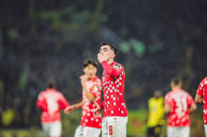 从0-1到0-2！欧冠亚军倒下，3线崩盘，德甲44亿对决，或助黑马争4