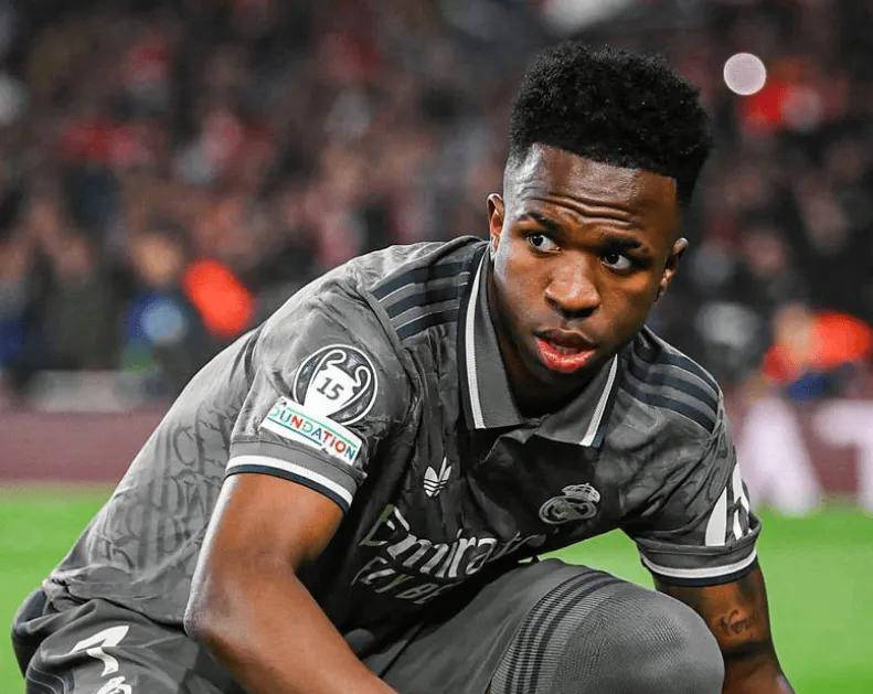 皇马巴西双子星尴尬！0次过人成功遭质疑，网友质疑实力