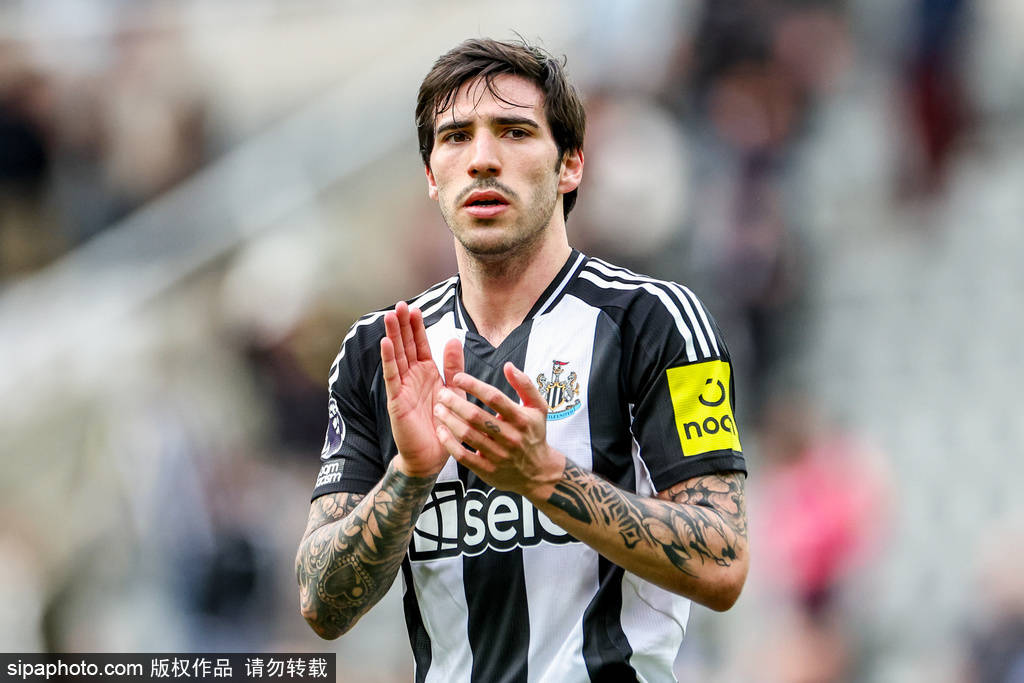 英超-巴因德尔送礼齐尔克泽伤退 曼联1-4纽卡三轮不胜