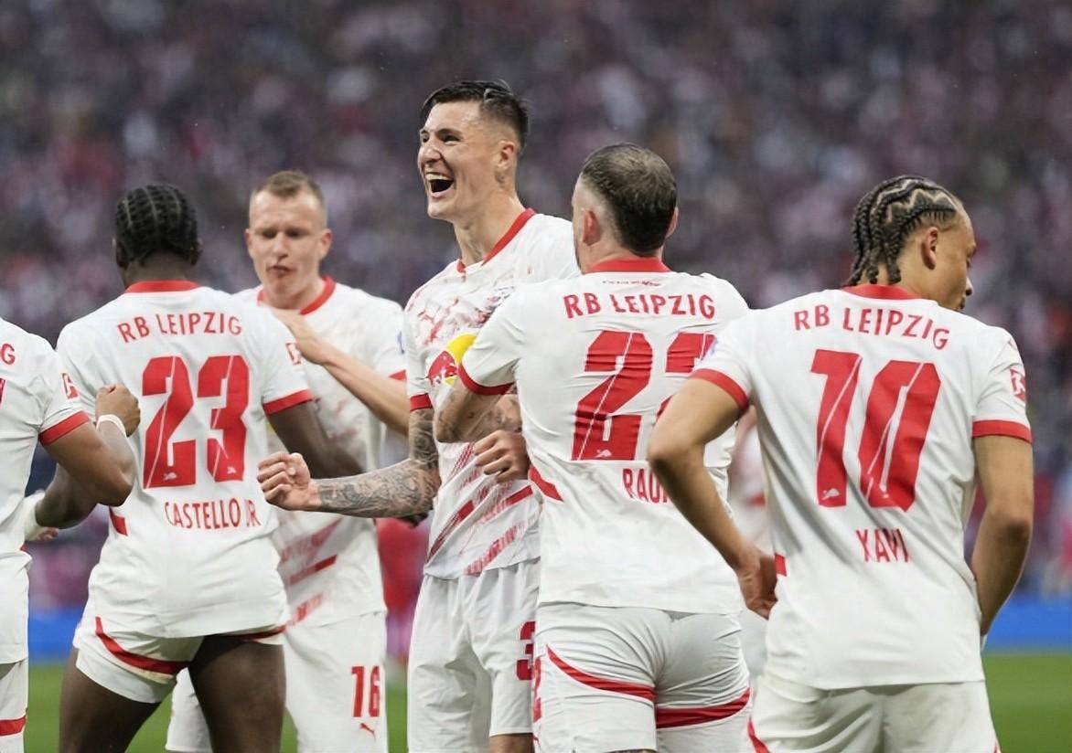 足坛悲喜夜！拜仁遭绝平，阿森纳巴萨齐翻车