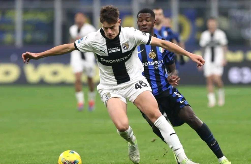 锋线边卫亟待买新：米兰新总监任务不少，瞄准意甲新金靴价格不低