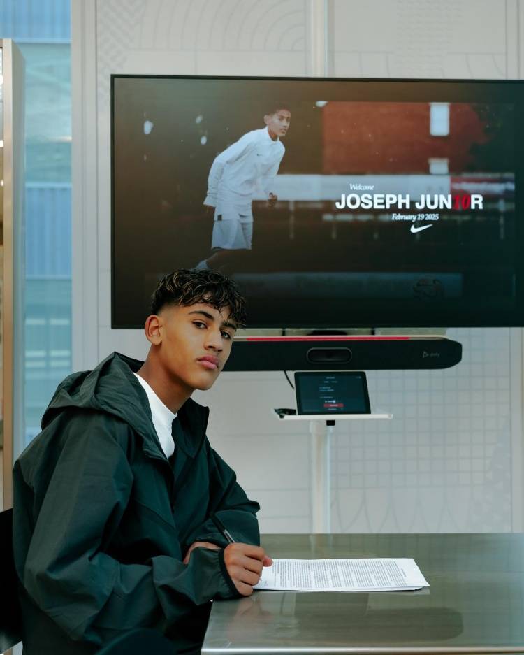 14在U18三场三球！罗马诺：曼联即将与JJ-加布里埃尔续约2年